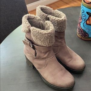 White mountain boots taupe size 8m